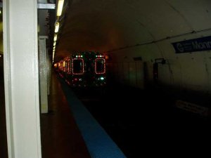 p1010041m - holiday train at monroe (blue line) subway.jpg