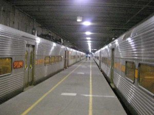 Trains at platform (Randolph Street Station) 092105.jpg