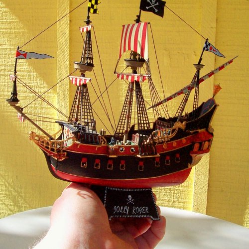 Revell Jolly Roger Ship - Plastic Model | Zealot